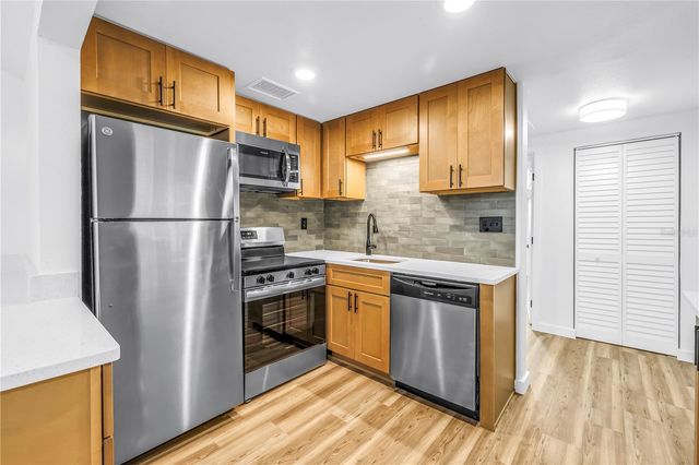 8616 N ORANGEVIEW AVENUE, Tampa, FL 33617