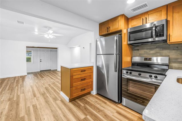 8616 N ORANGEVIEW AVENUE, Tampa, FL 33617