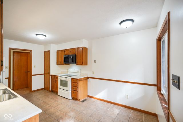 2275 Twinlake Drive, Morgantown, IN 46160