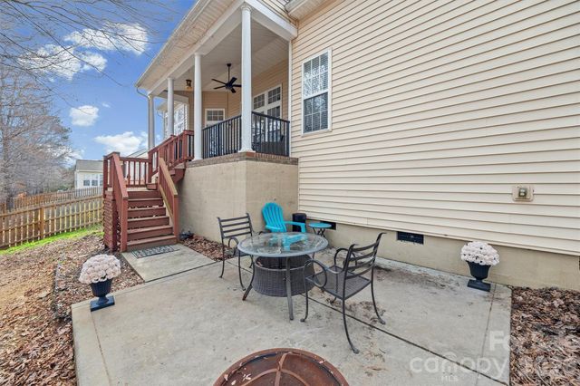 1041 Pepperwood Place, Clover, SC 29710