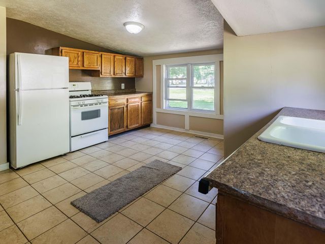 9 Carrie Street, Sparta, MI 49345