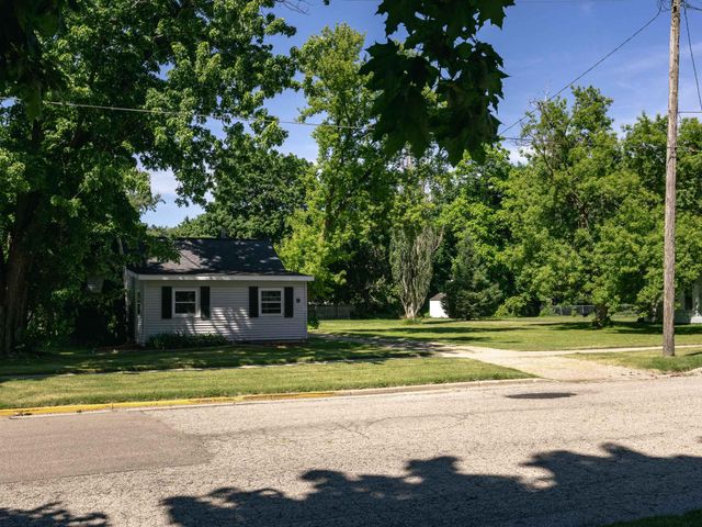 9 Carrie Street, Sparta, MI 49345