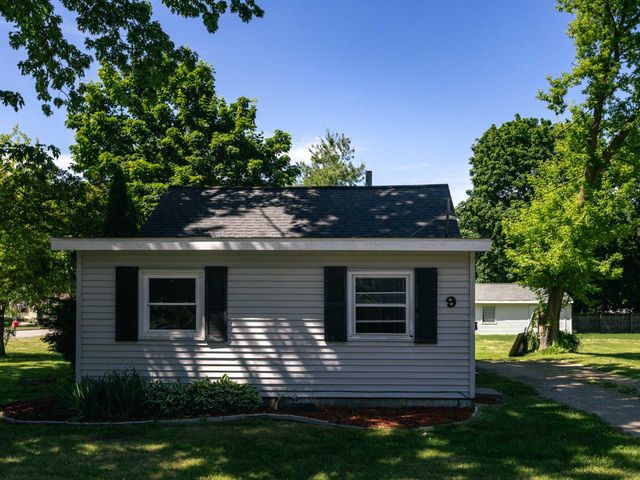 9 Carrie Street, Sparta, MI 49345