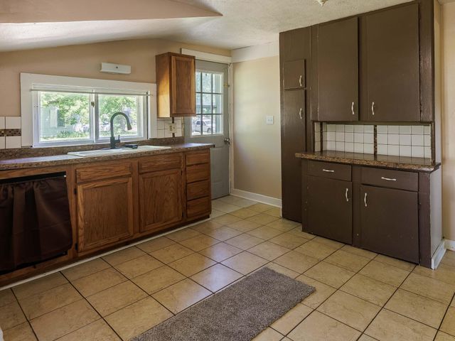 9 Carrie Street, Sparta, MI 49345