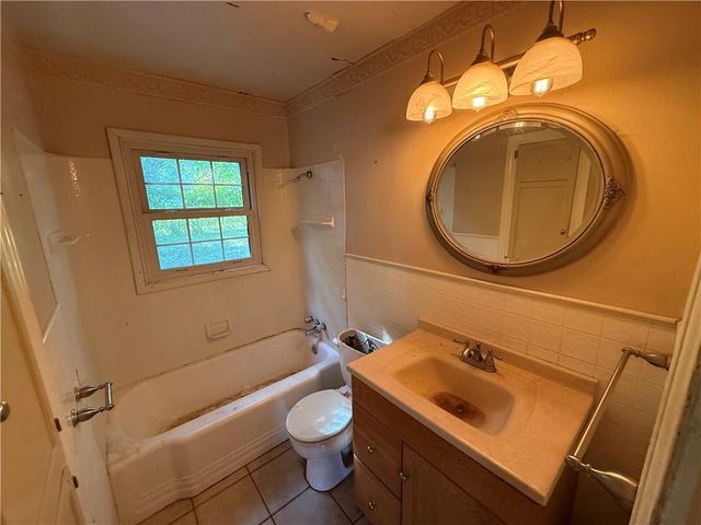 4928 Juniper Drive, Roeland Park, KS 66205