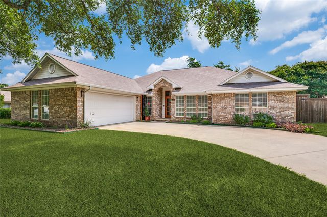 1125 Madlynne Drive, Cedar Hill, TX 75104