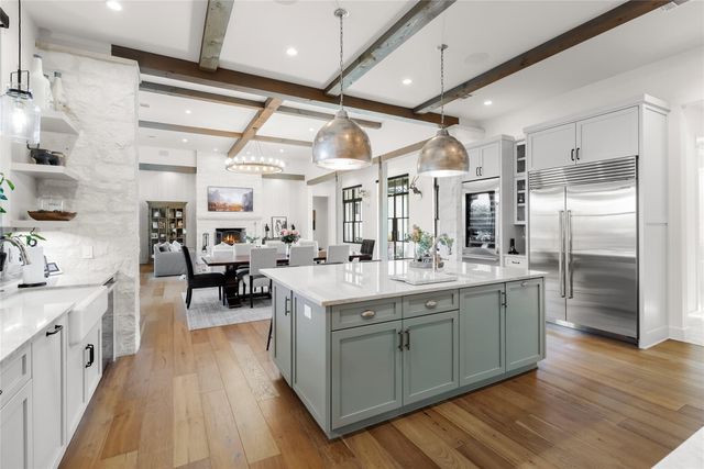 945 Rivercliff DR, Spicewood, TX 78669