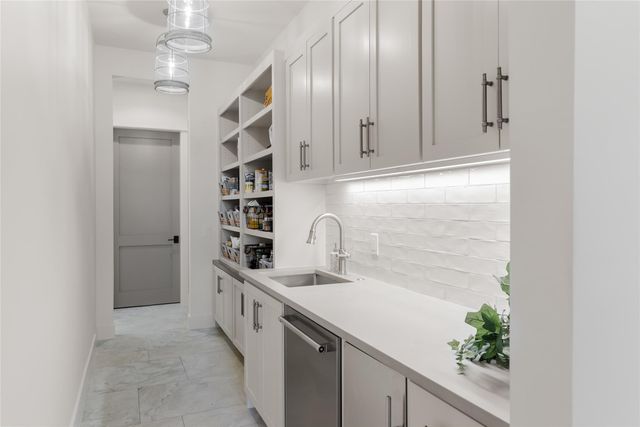 945 Rivercliff DR, Spicewood, TX 78669