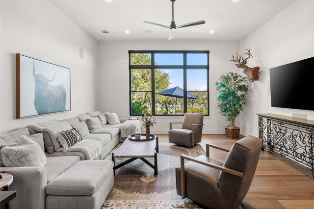 945 Rivercliff DR, Spicewood, TX 78669