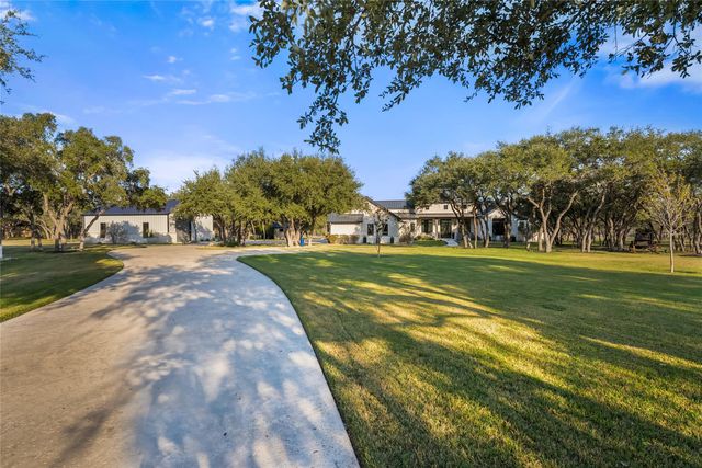 945 Rivercliff DR, Spicewood, TX 78669