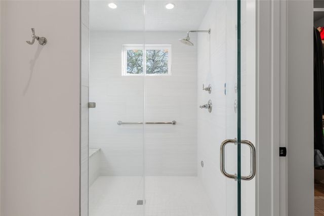 945 Rivercliff DR, Spicewood, TX 78669