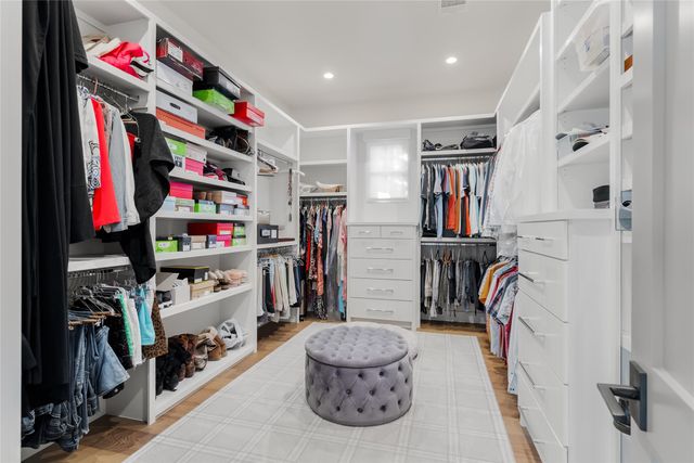 945 Rivercliff DR, Spicewood, TX 78669