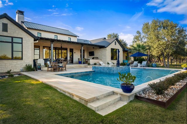 945 Rivercliff DR, Spicewood, TX 78669