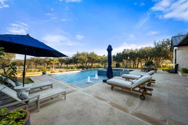 945 Rivercliff DR, Spicewood, TX 78669