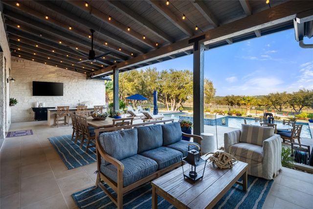 945 Rivercliff DR, Spicewood, TX 78669