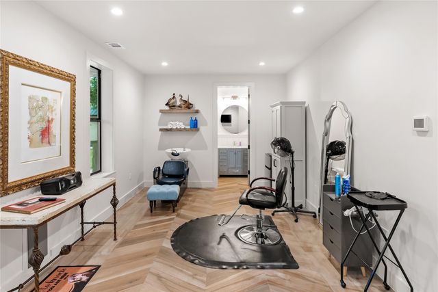 945 Rivercliff DR, Spicewood, TX 78669