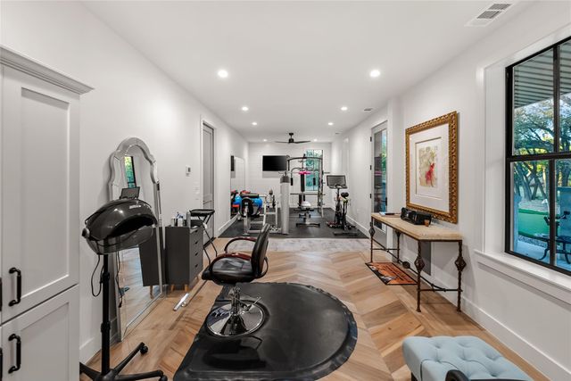 945 Rivercliff DR, Spicewood, TX 78669