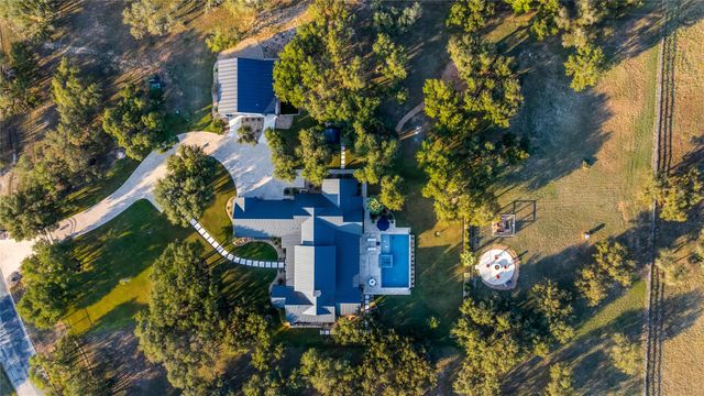 945 Rivercliff DR, Spicewood, TX 78669