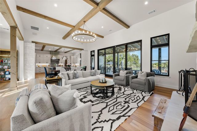 945 Rivercliff DR, Spicewood, TX 78669