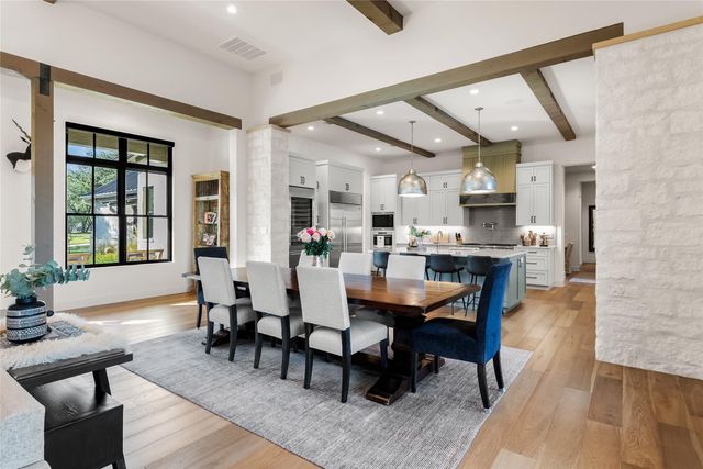 945 Rivercliff DR, Spicewood, TX 78669