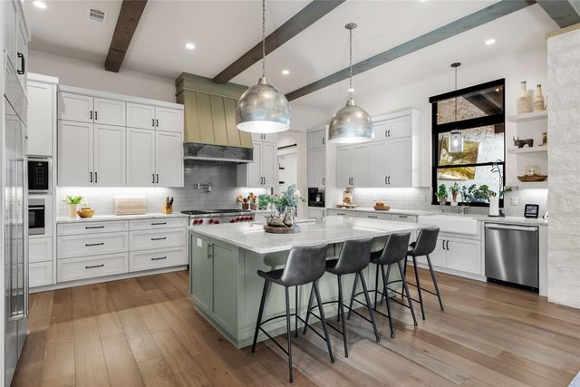 945 Rivercliff DR, Spicewood, TX 78669