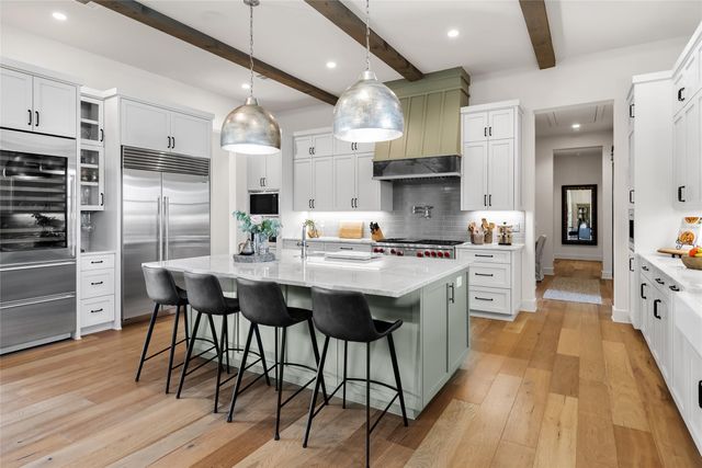 945 Rivercliff DR, Spicewood, TX 78669