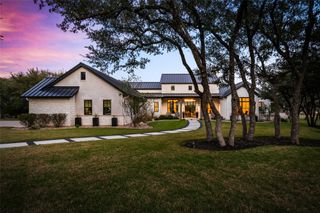 945 Rivercliff DR, Spicewood, TX 78669
