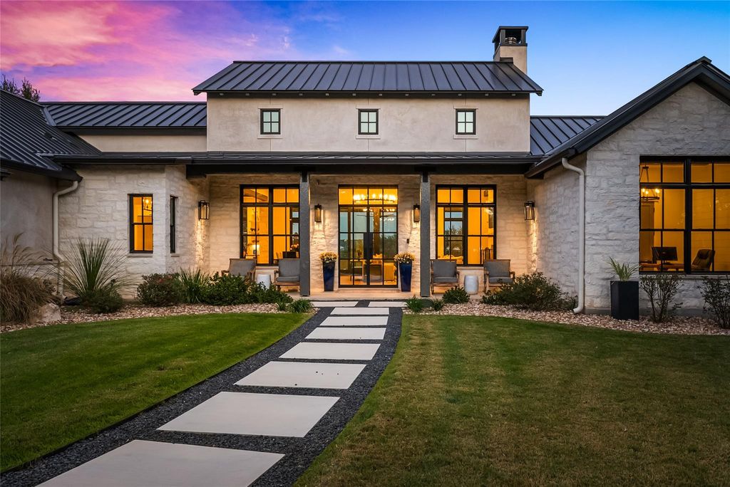 945 Rivercliff DR, Spicewood, TX 78669