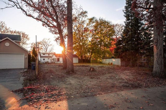 S69W17741 WILDWOOD DRIVE, Muskego, WI 53150