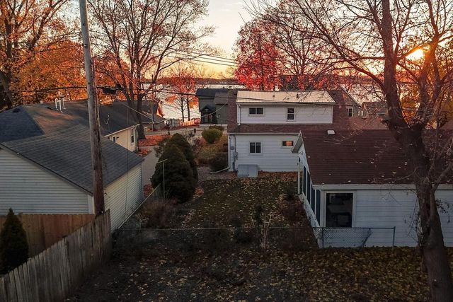 S69W17741 WILDWOOD DRIVE, Muskego, WI 53150