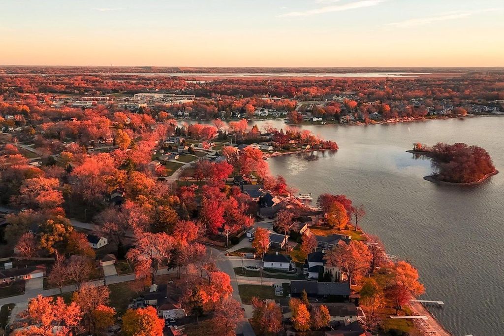 S69W17741 WILDWOOD DRIVE, Muskego, WI 53150