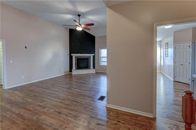 13303 Forest Oaks Drive, Smithville, MO 64089