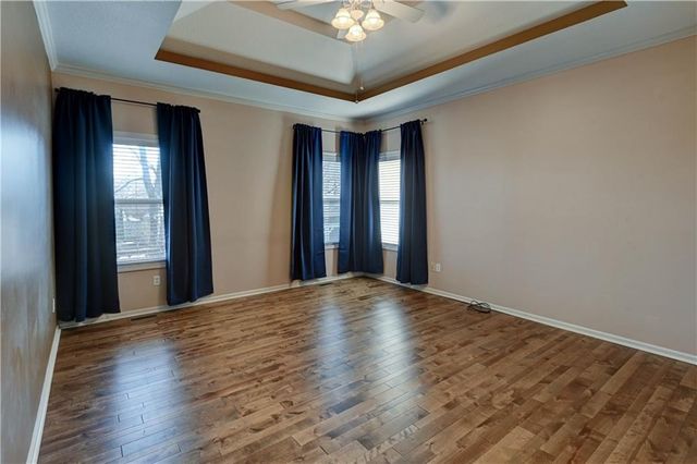 13303 Forest Oaks Drive, Smithville, MO 64089