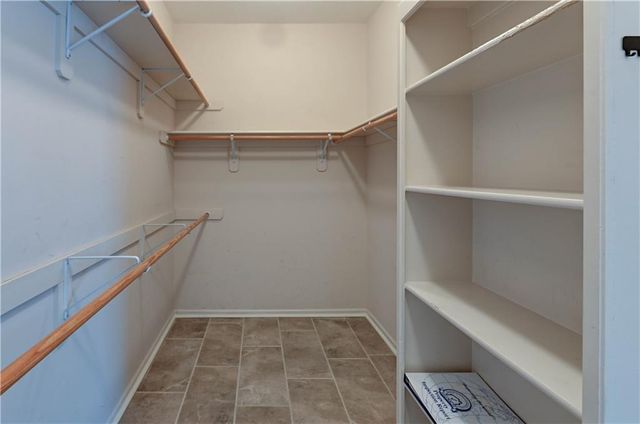 13303 Forest Oaks Drive, Smithville, MO 64089