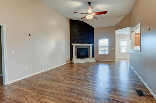 13303 Forest Oaks Drive, Smithville, MO 64089