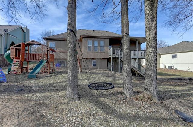 13303 Forest Oaks Drive, Smithville, MO 64089