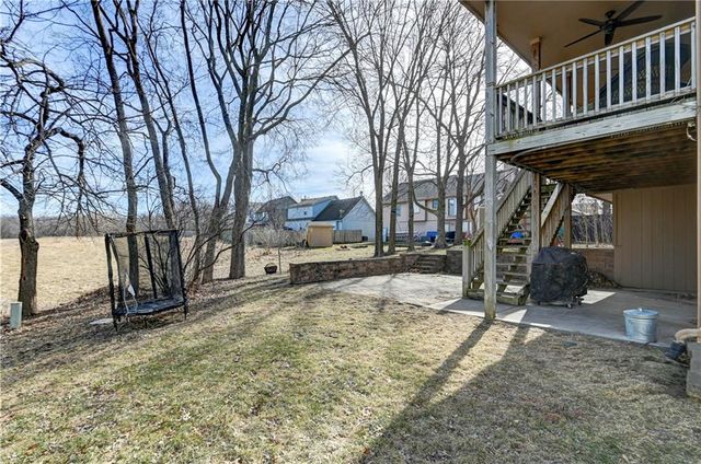 13303 Forest Oaks Drive, Smithville, MO 64089