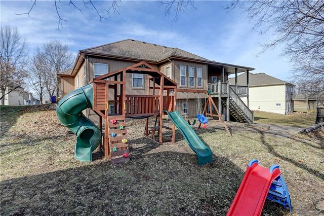 13303 Forest Oaks Drive, Smithville, MO 64089