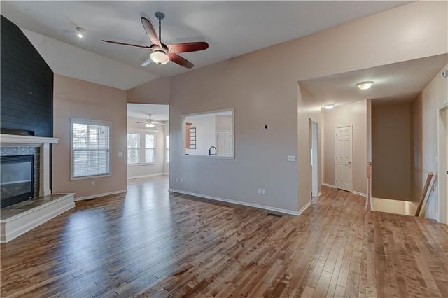 13303 Forest Oaks Drive, Smithville, MO 64089