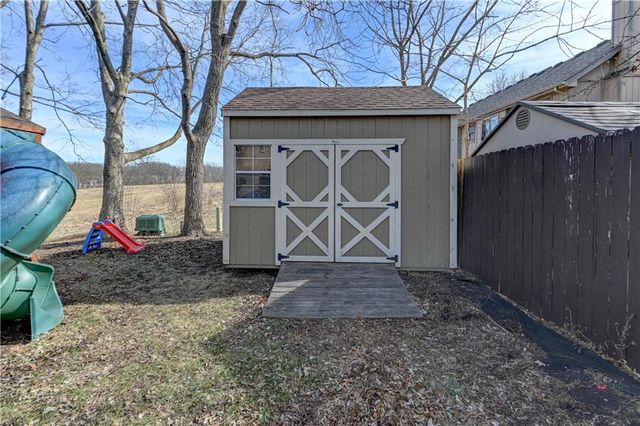 13303 Forest Oaks Drive, Smithville, MO 64089