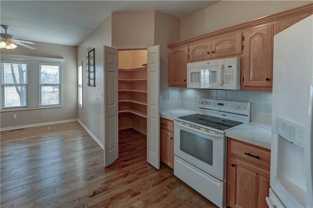 13303 Forest Oaks Drive, Smithville, MO 64089