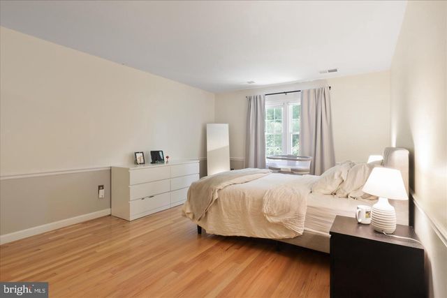 2026 WESTWOOD FOREST DR, Vienna, VA 22182