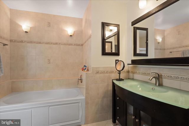 2026 WESTWOOD FOREST DR, Vienna, VA 22182