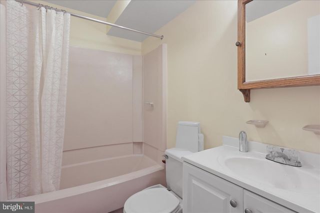 2026 WESTWOOD FOREST DR, Vienna, VA 22182