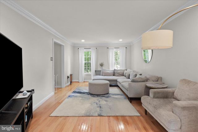 2026 WESTWOOD FOREST DR, Vienna, VA 22182