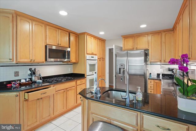 2026 WESTWOOD FOREST DR, Vienna, VA 22182