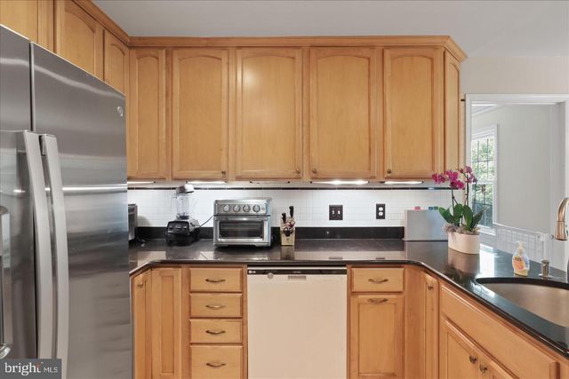 2026 WESTWOOD FOREST DR, Vienna, VA 22182