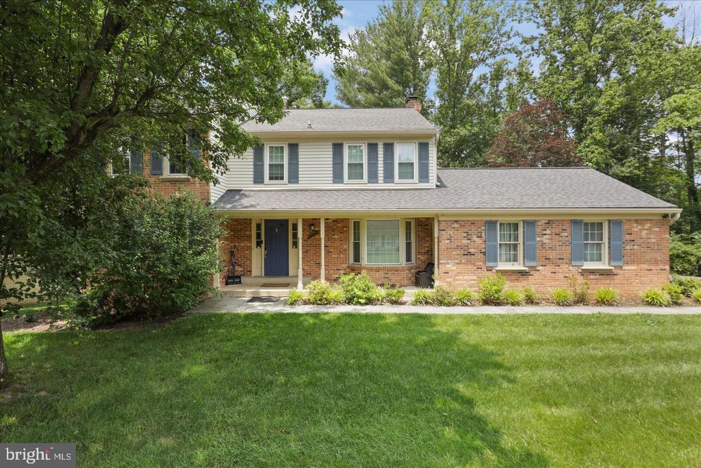 2026 WESTWOOD FOREST DR, Vienna, VA 22182