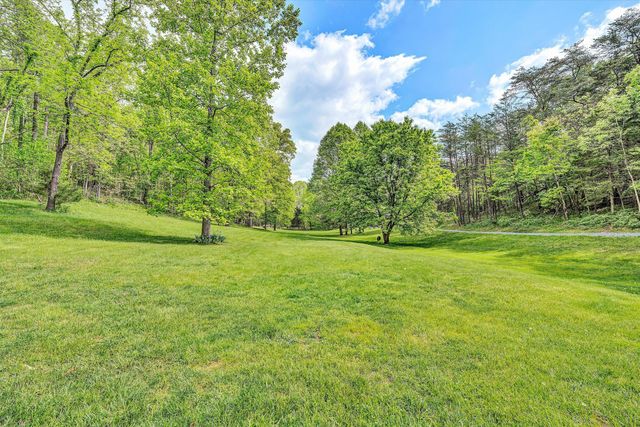 120 Stonelea DR, Troutville, VA 24175