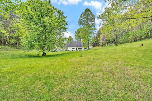 120 Stonelea DR, Troutville, VA 24175